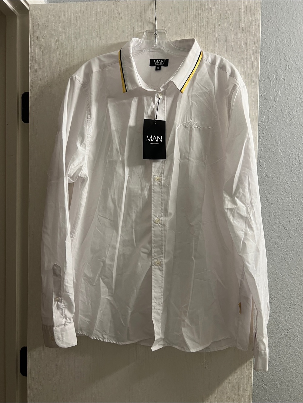 MAN White Dress Shirt with Yellow-Trim Collar